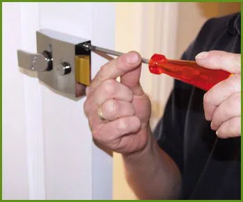 Neighborhood Locksmith Services Elmont, NY 516-283-5634 - 10-lock-smiths