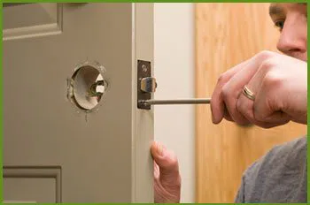 Neighborhood Locksmith Services Elmont, NY 516-283-5634 - 13-lock-replace